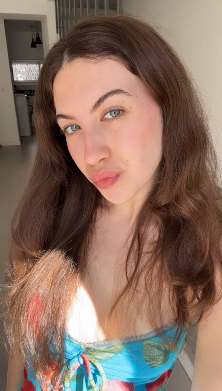 Nude girl Amber in Phnom Penh