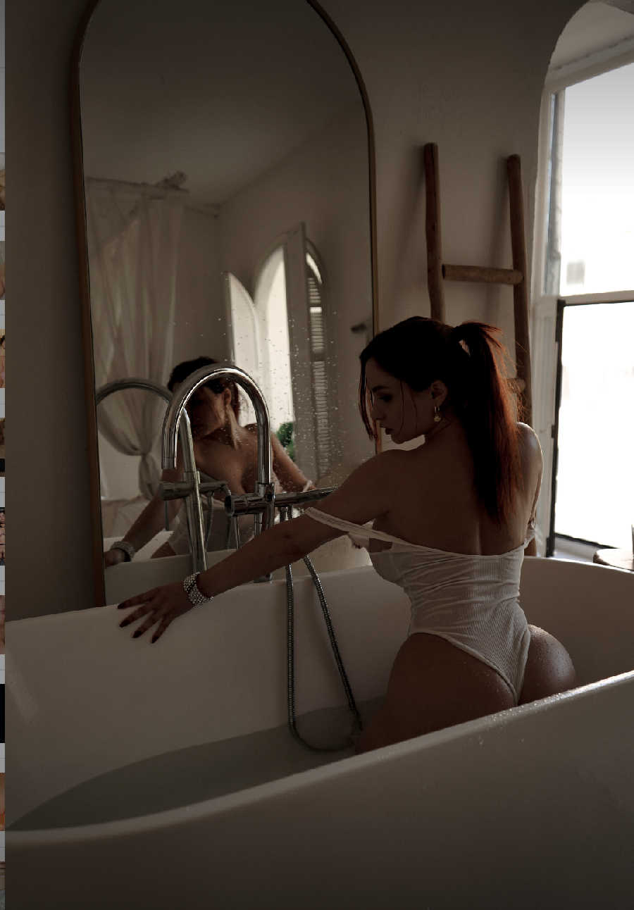 A playful frame from Miranda Faith nude — online in Phnom Penh