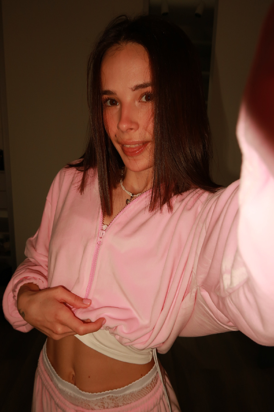 Tina brings the glow — live moments in Phnom Penh